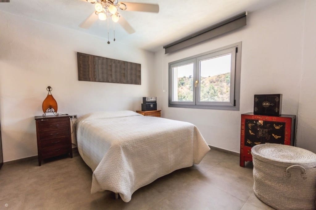 5 bedroom Villa for sale in Mijas Costa with pool - € 895,000 (Ref: 9480415)