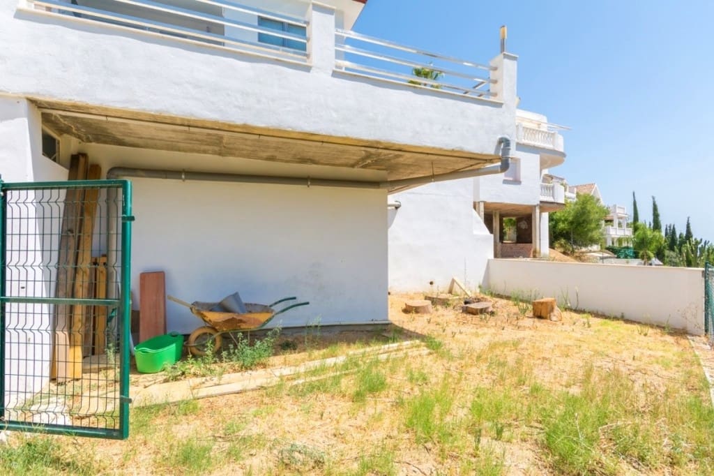 5 bedroom Villa for sale in Mijas Costa with pool - € 895,000 (Ref: 9480415)