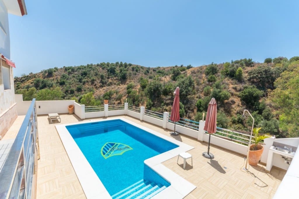 5 bedroom Villa for sale in Mijas Costa with pool - € 995,000 (Ref: 9480415)