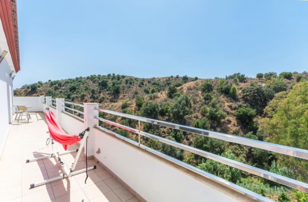 5 bedroom Villa for sale in Mijas Costa with pool - € 995,000 (Ref: 9480415)