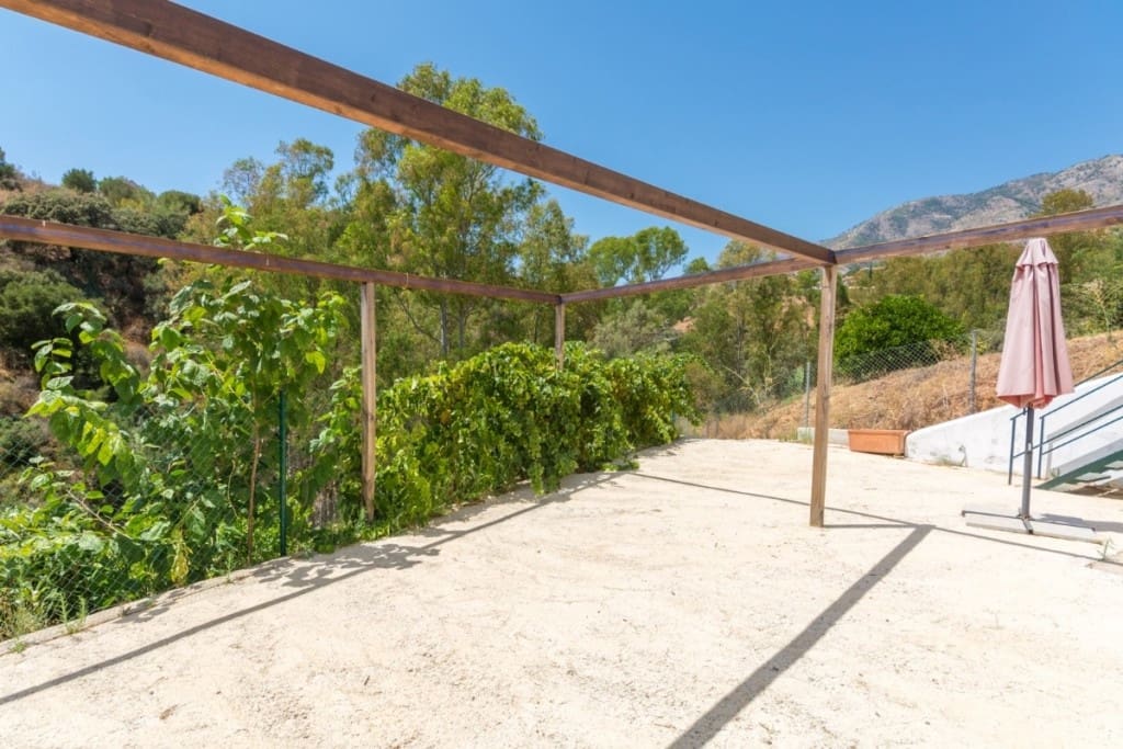 5 bedroom Villa for sale in Mijas Costa with pool - € 995,000 (Ref: 9480415)