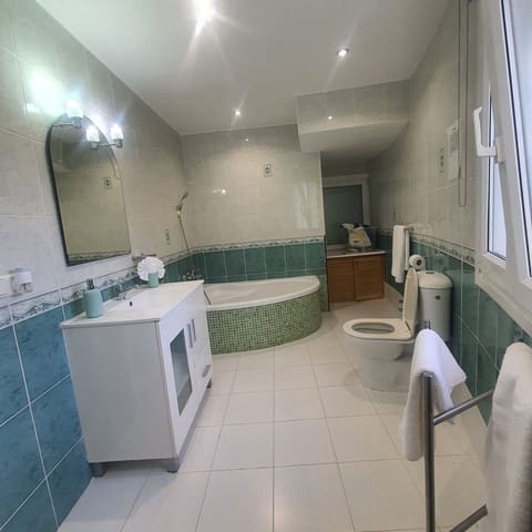 Chalet de 6 habitaciones en El Faro, Mijas en venta con piscina - 895.000 € (Ref: 9480416)