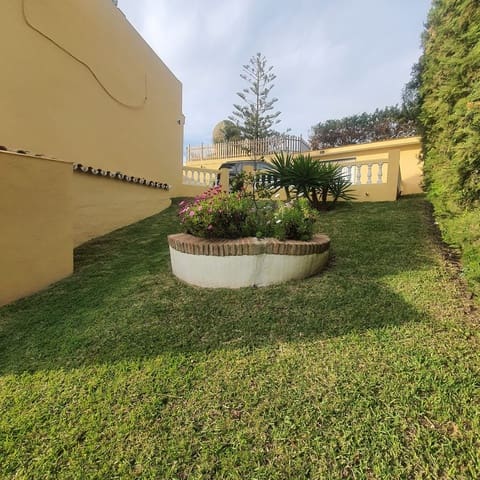 Chalet de 6 habitaciones en El Faro, Mijas en venta con piscina - 895.000 € (Ref: 9480416)