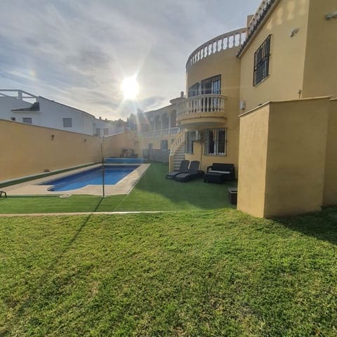 Chalet de 6 habitaciones en El Faro, Mijas en venta con piscina - 895.000 € (Ref: 9480416)