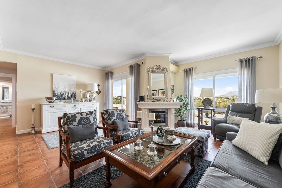 Casa de 3 habitaciones en Nueva Andalucia en venta con piscina - 895.000 € (Ref: 9480417)