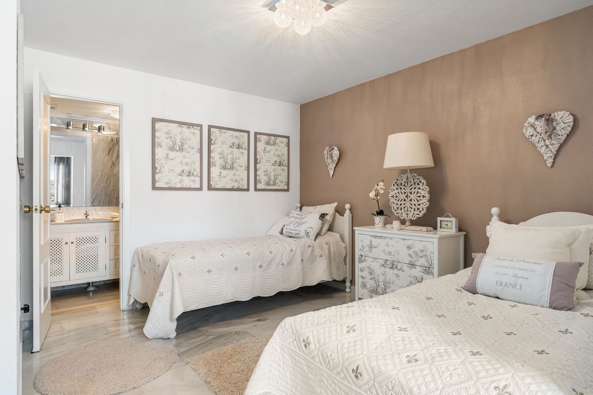 Casa de 3 habitaciones en Nueva Andalucia en venta con piscina - 895.000 € (Ref: 9480417)