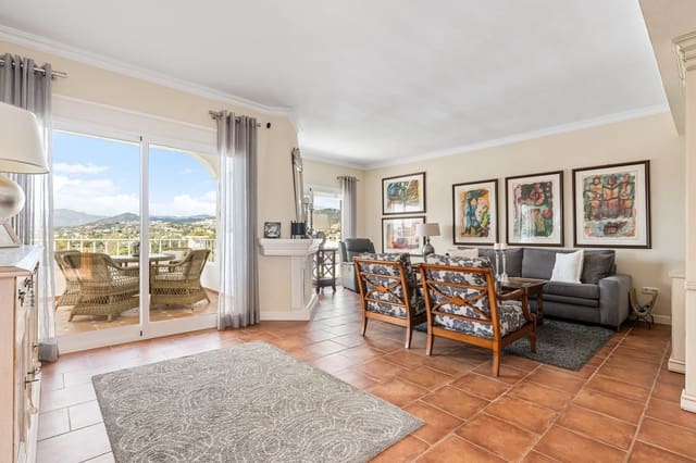 Casa de 3 habitaciones en La Dama de Noche - La Alzambra, Marbella en venta con piscina - 895.000 € (Ref: 9480417)