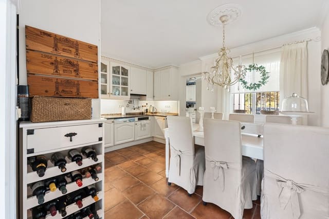 3 chambre Maison de Ville à vendre à La Dama de Noche - La Alzambra, Marbella avec piscine - 895 000 € (Ref: 9480417)