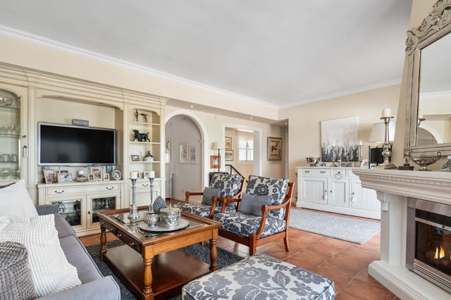 3 chambre Maison de Ville à vendre à La Dama de Noche - La Alzambra, Marbella avec piscine - 895 000 € (Ref: 9480417)