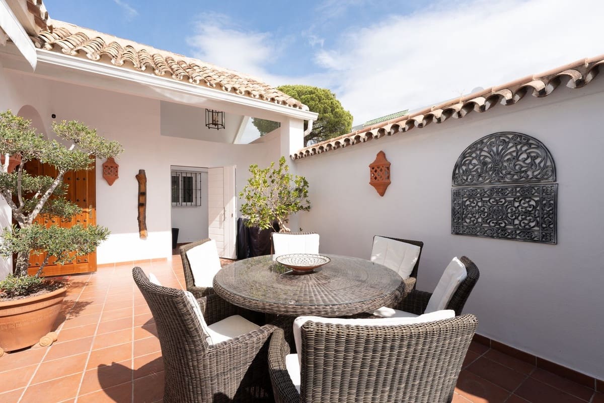 3 bedroom Townhouse for sale in Nueva Andalucia with pool - € 895,000 (Ref: 9480417)