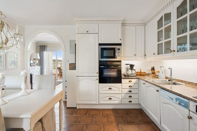 3 quarto Casa em Banda para venda em La Dama de Noche - La Alzambra, Marbella com piscina - 895 000 € (Ref: 9480417)