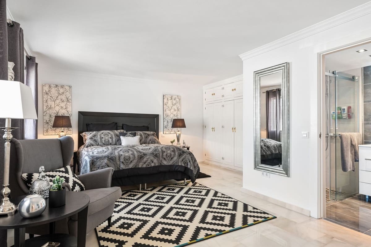 3 bedroom Townhouse for sale in Nueva Andalucia with pool - € 895,000 (Ref: 9480417)