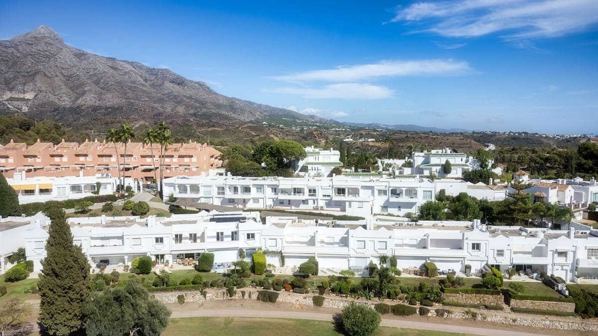 3 bedroom Townhouse for sale in Nueva Andalucia with pool - € 895,000 (Ref: 9480417)