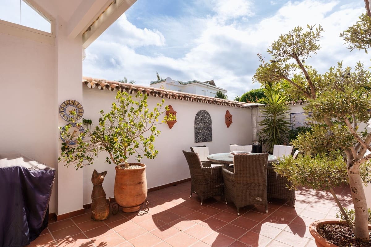 3 bedroom Townhouse for sale in Nueva Andalucia with pool - € 895,000 (Ref: 9480417)