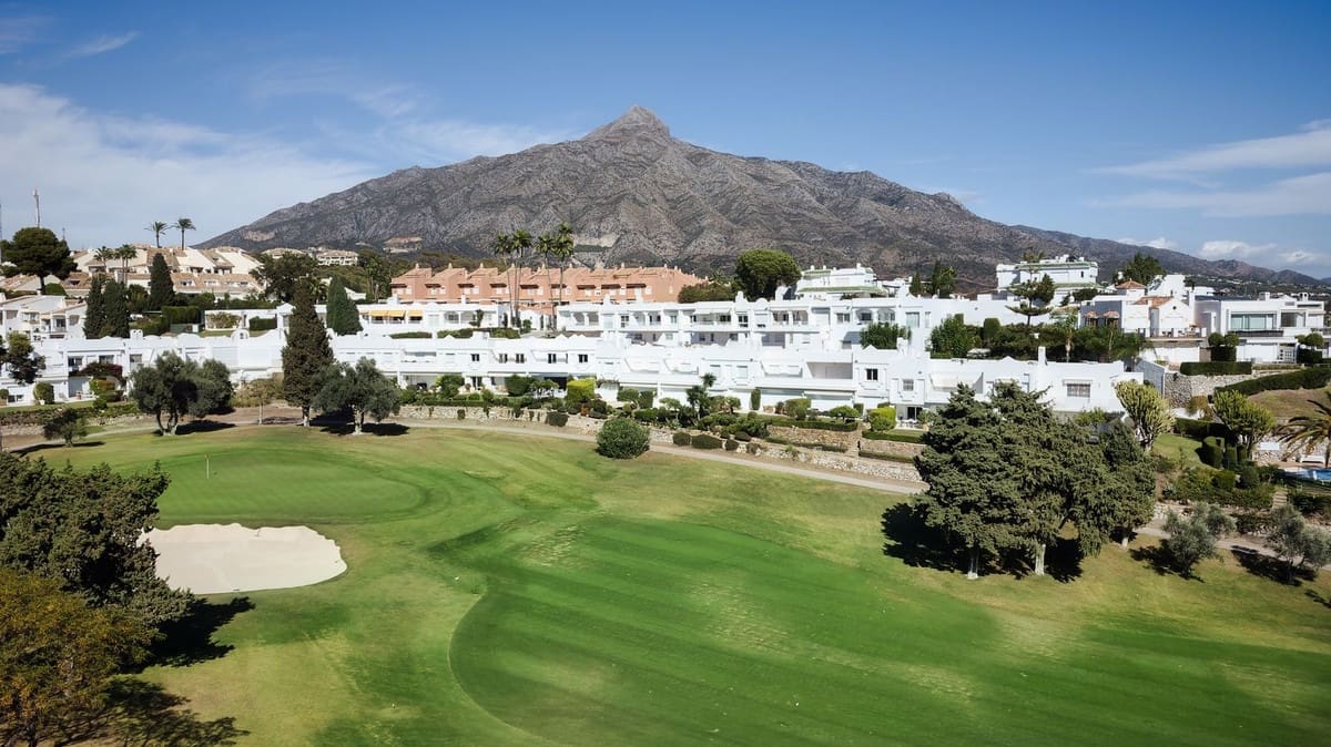 3 bedroom Townhouse for sale in Nueva Andalucia with pool - € 895,000 (Ref: 9480417)