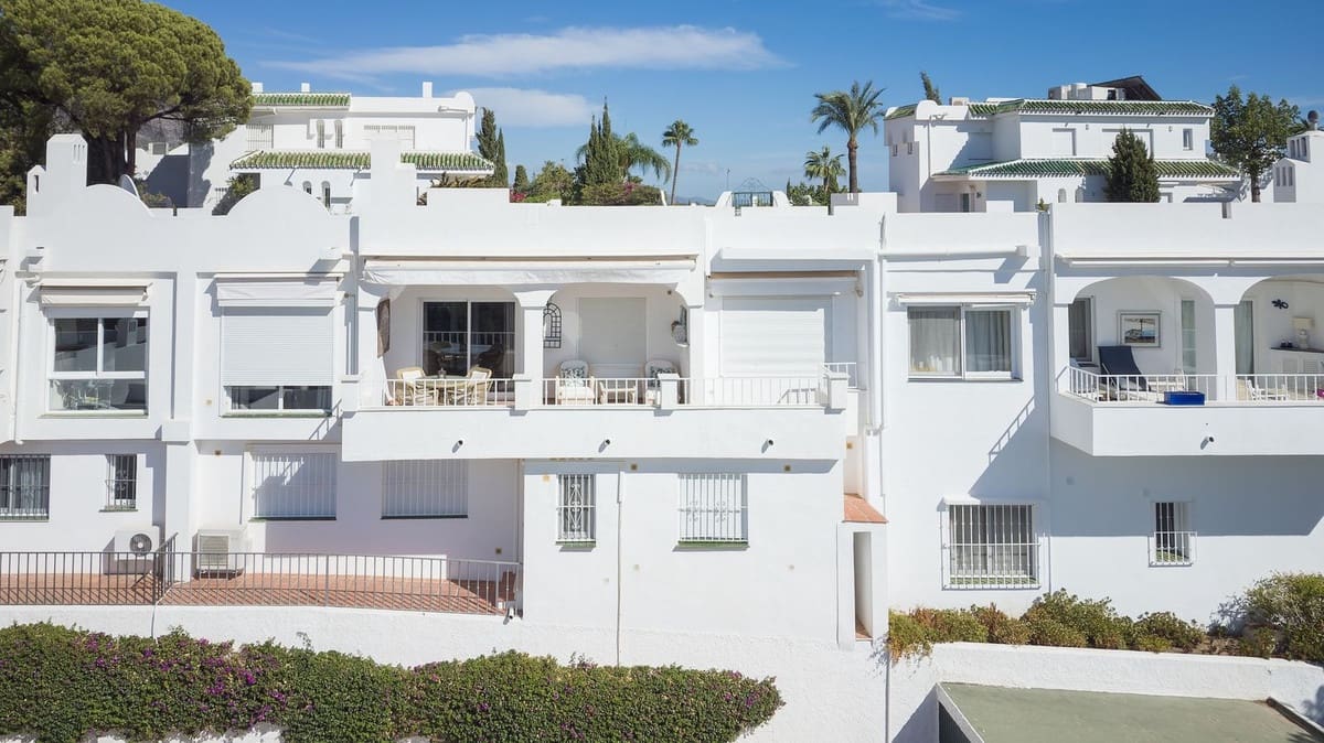 3 bedroom Townhouse for sale in Nueva Andalucia with pool - € 895,000 (Ref: 9480417)