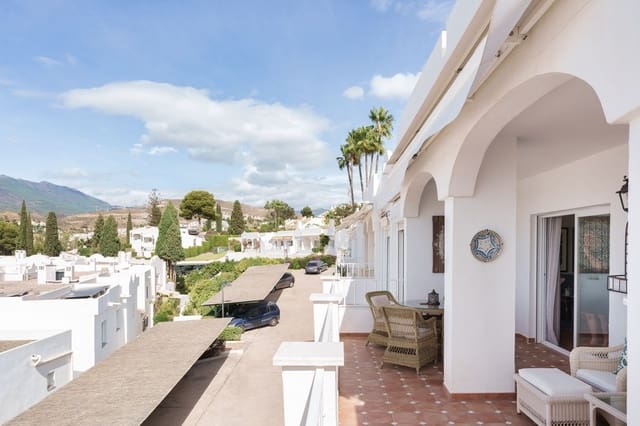 3 quarto Casa em Banda para venda em La Dama de Noche - La Alzambra, Marbella com piscina - 895 000 € (Ref: 9480417)