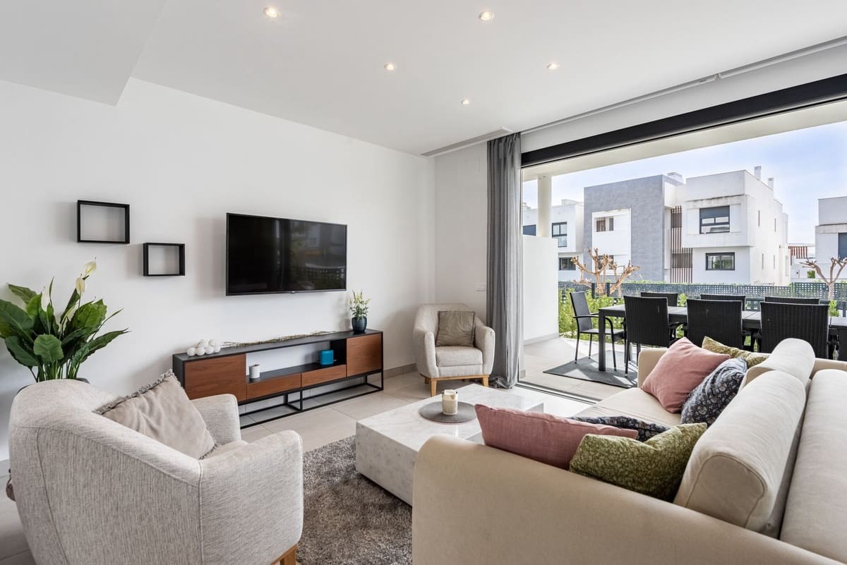 3 bedroom Townhouse for sale in Estepona with pool - € 895,000 (Ref: 9480418)