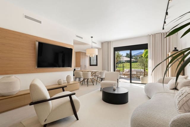 Casa de 3 habitaciones en La Dama de Noche - La Alzambra, Marbella en venta con piscina - 895.000 € (Ref: 9480419)