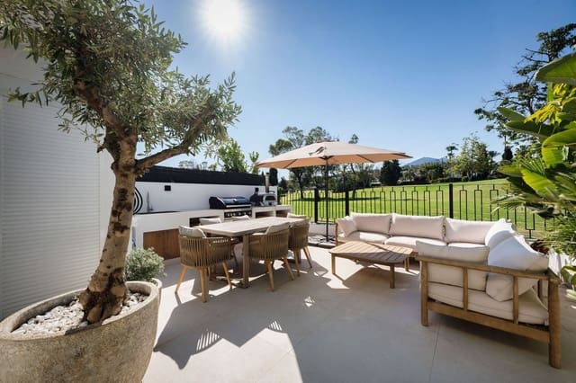 Casa de 3 habitaciones en La Dama de Noche - La Alzambra, Marbella en venta con piscina - 895.000 € (Ref: 9480419)