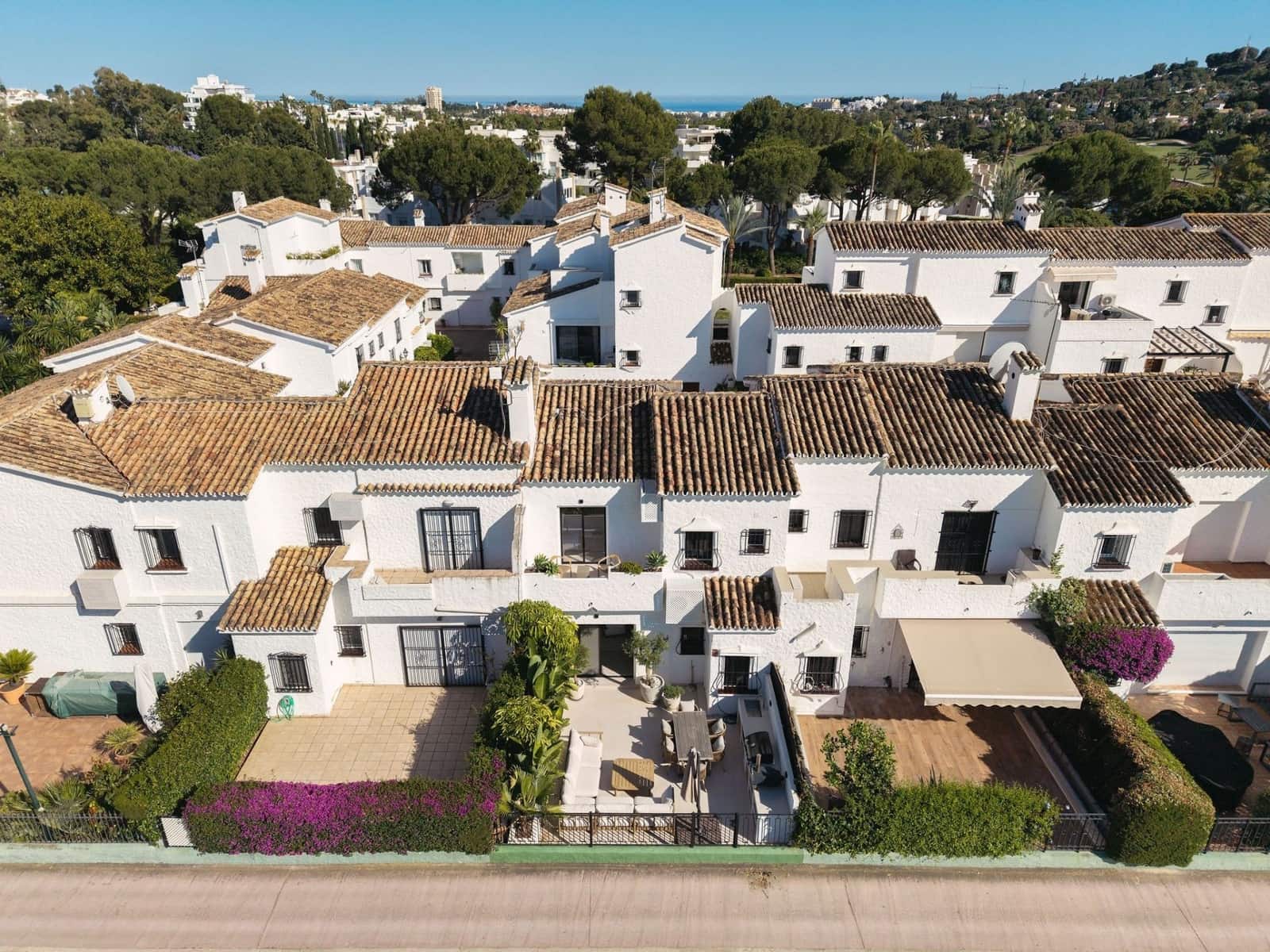 Casa de 3 habitaciones en Nueva Andalucia en venta con piscina - 895.000 € (Ref: 9480419)