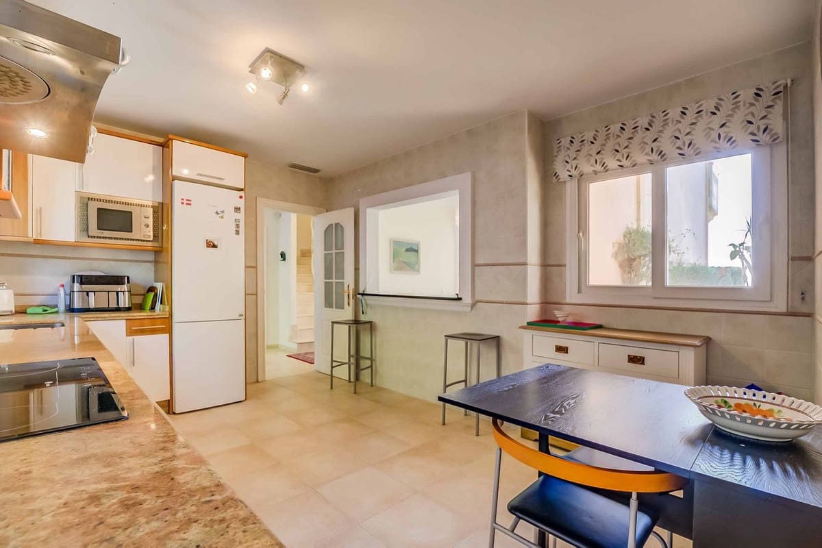 3 camera da letto Casa in vendita in Artola con piscina garage - 895.000 € (Rif: 9480420)