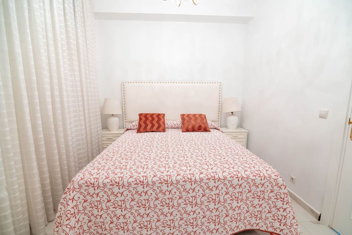 Casa de 4 habitaciones en Estepona en venta con piscina - 895.000 € (Ref: 9480422)