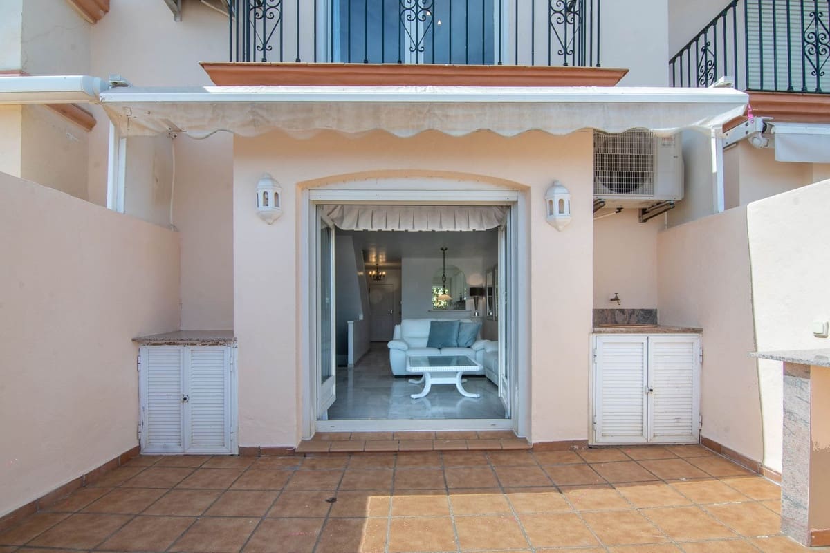 Casa de 4 habitaciones en Estepona en venta con piscina - 895.000 € (Ref: 9480422)
