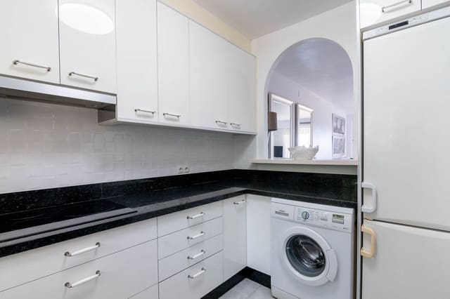 4 chambre Maison de Ville à vendre à Centro, Estepona avec piscine - 895 000 € (Ref: 9480422)