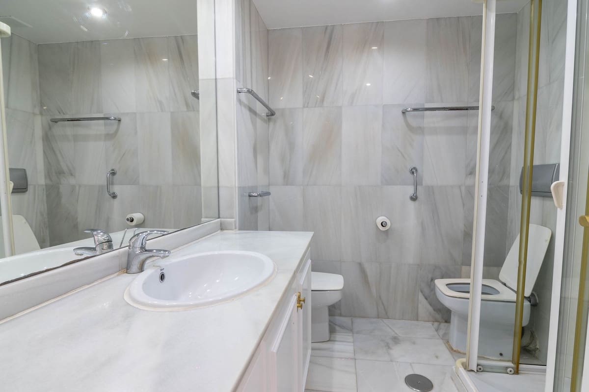 Casa de 4 habitaciones en Estepona en venta con piscina - 895.000 € (Ref: 9480422)