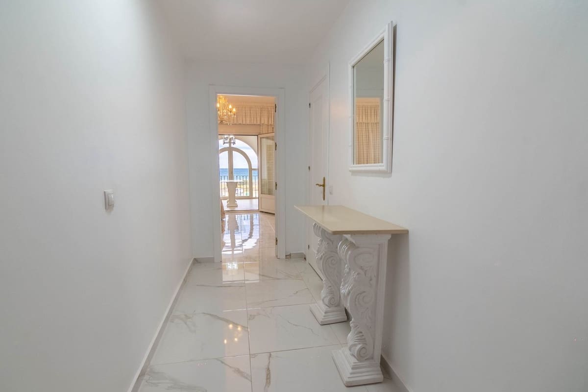 Casa de 4 habitaciones en Estepona en venta con piscina - 895.000 € (Ref: 9480422)