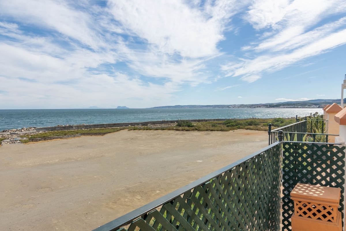 Casa de 4 habitaciones en Estepona en venta con piscina - 895.000 € (Ref: 9480422)