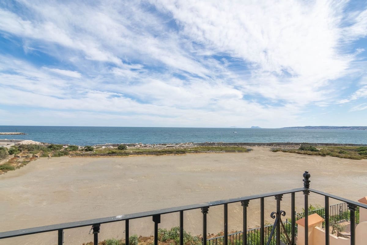 Casa de 4 habitaciones en Estepona en venta con piscina - 895.000 € (Ref: 9480422)