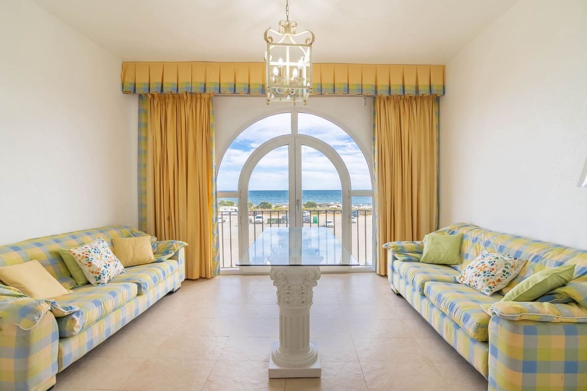 Casa de 4 habitaciones en Estepona en venta con piscina - 895.000 € (Ref: 9480422)