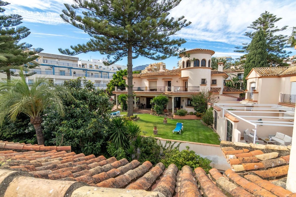 Casa de 4 habitaciones en Estepona en venta con piscina - 895.000 € (Ref: 9480422)