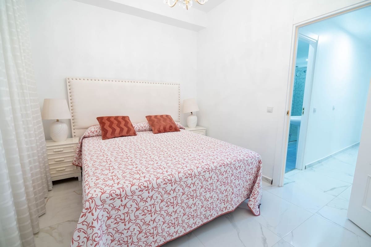 4 sypialnia Dom na sprzedaż w Estepona z basenem - 895 000 € (Ref: 9480422)