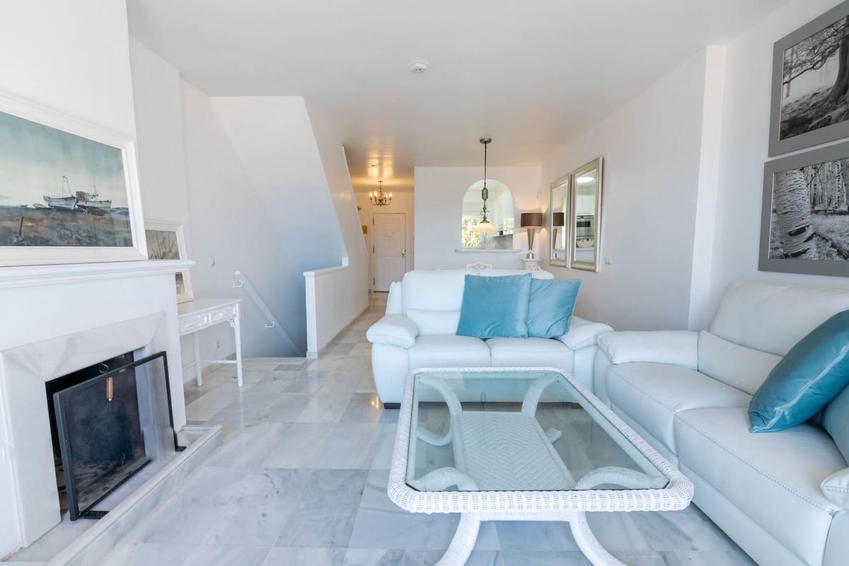 4 sypialnia Dom na sprzedaż w Estepona z basenem - 895 000 € (Ref: 9480422)