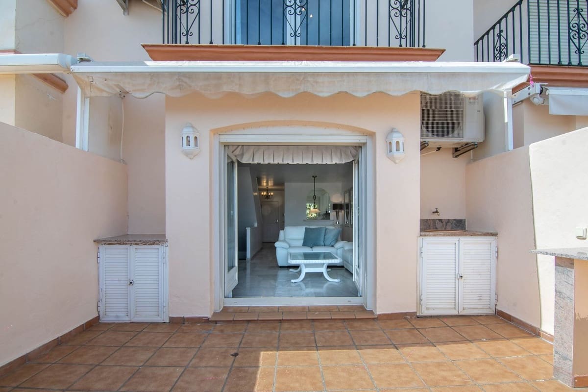 4 sypialnia Dom na sprzedaż w Estepona z basenem - 895 000 € (Ref: 9480422)
