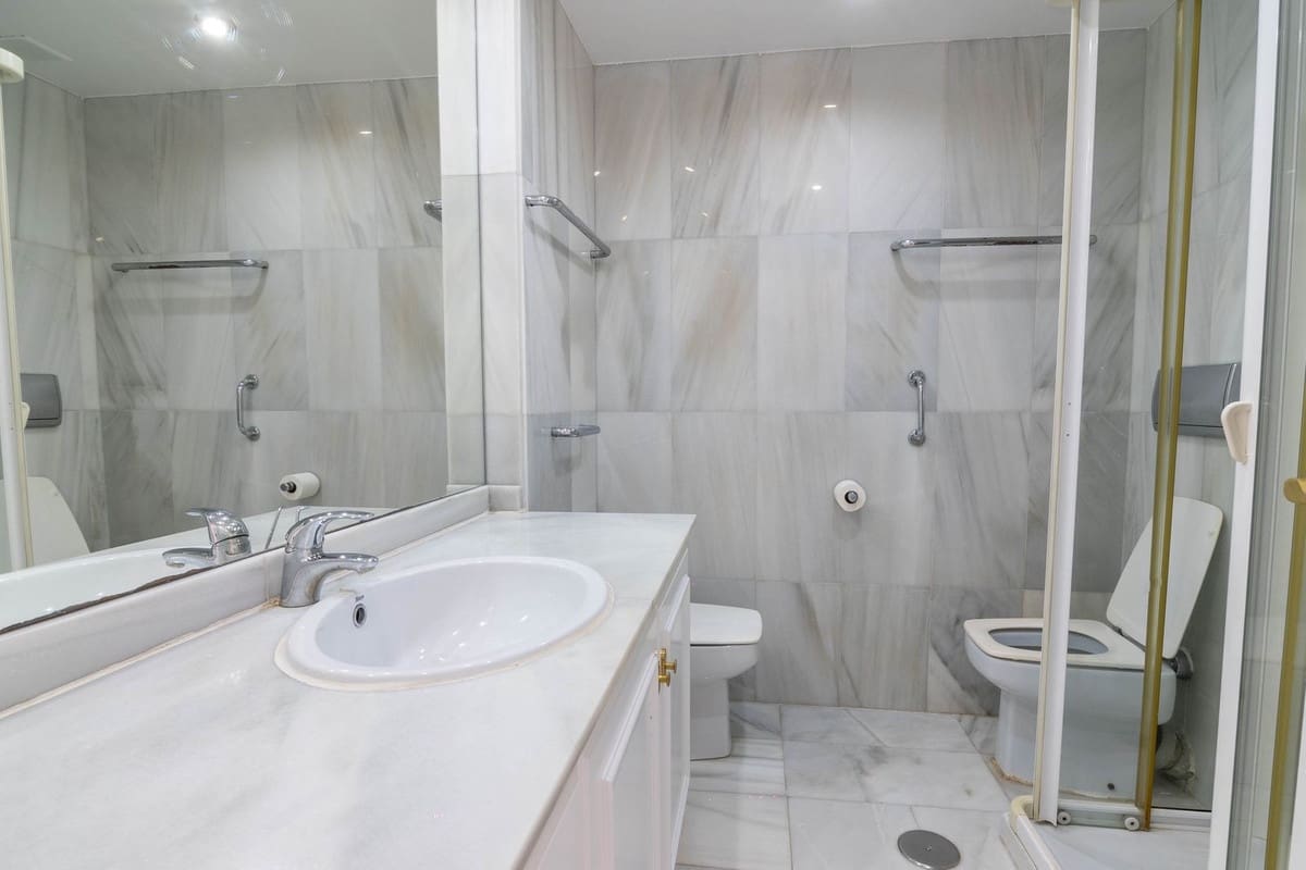 4 sypialnia Dom na sprzedaż w Estepona z basenem - 895 000 € (Ref: 9480422)
