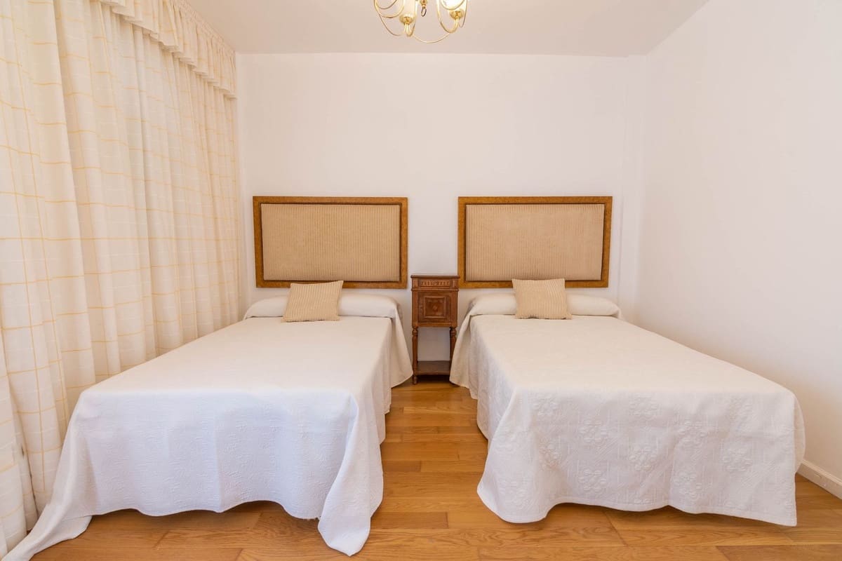 4 sypialnia Dom na sprzedaż w Estepona z basenem - 895 000 € (Ref: 9480422)