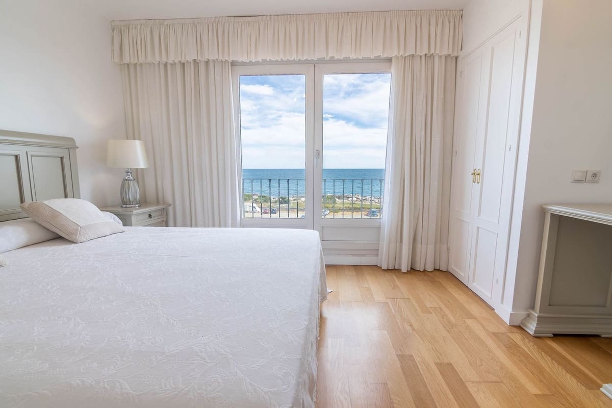 4 sypialnia Dom na sprzedaż w Estepona z basenem - 895 000 € (Ref: 9480422)