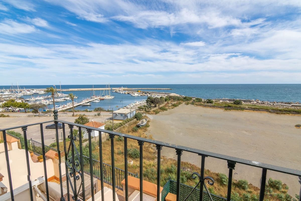 4 sypialnia Dom na sprzedaż w Estepona z basenem - 895 000 € (Ref: 9480422)