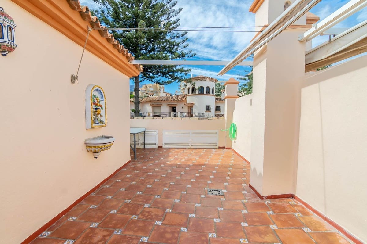 4 sypialnia Dom na sprzedaż w Estepona z basenem - 895 000 € (Ref: 9480422)