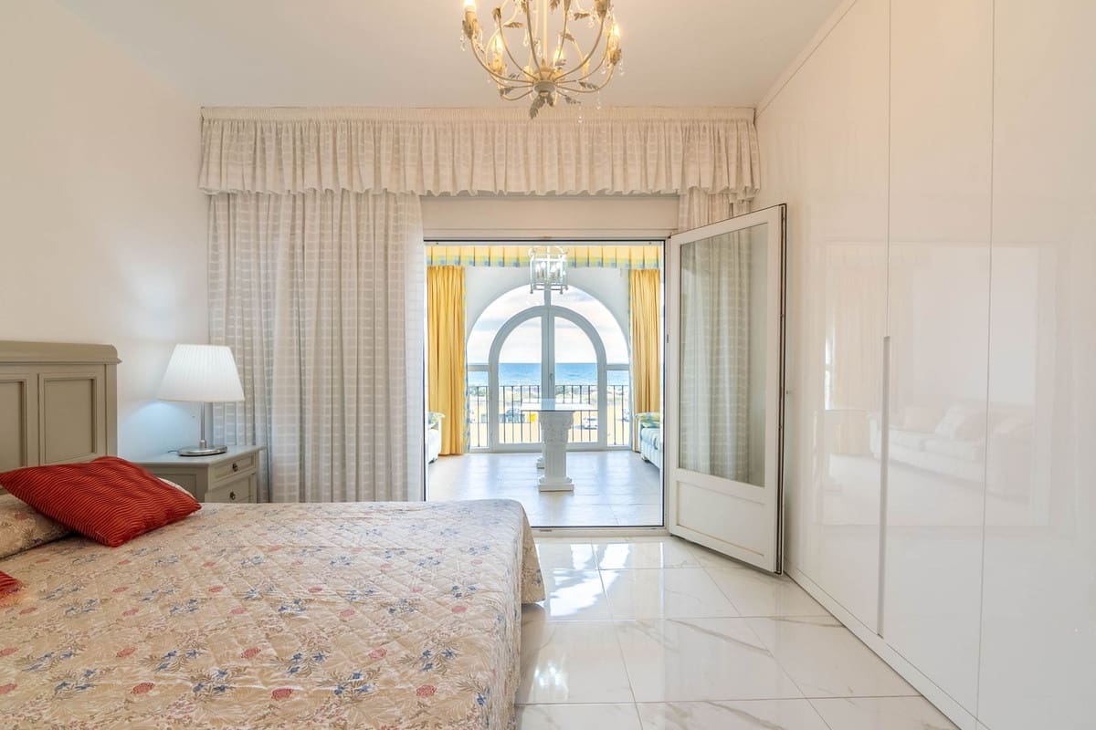 4 sypialnia Dom na sprzedaż w Estepona z basenem - 895 000 € (Ref: 9480422)