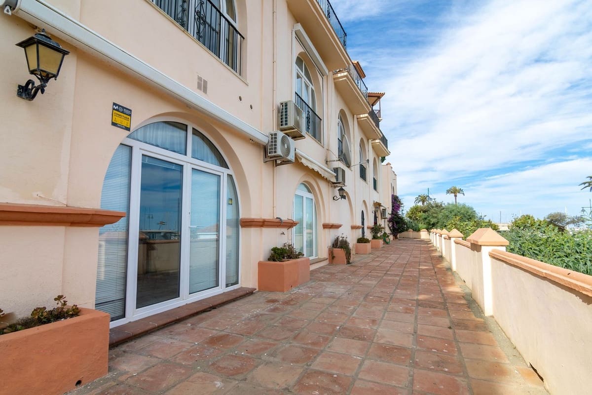 4 sypialnia Dom na sprzedaż w Estepona z basenem - 895 000 € (Ref: 9480422)