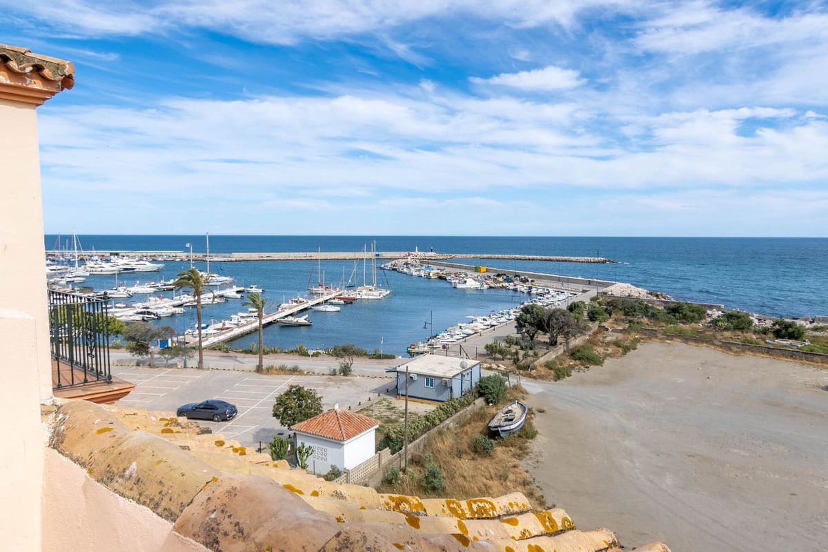 4 sypialnia Dom na sprzedaż w Estepona z basenem - 895 000 € (Ref: 9480422)