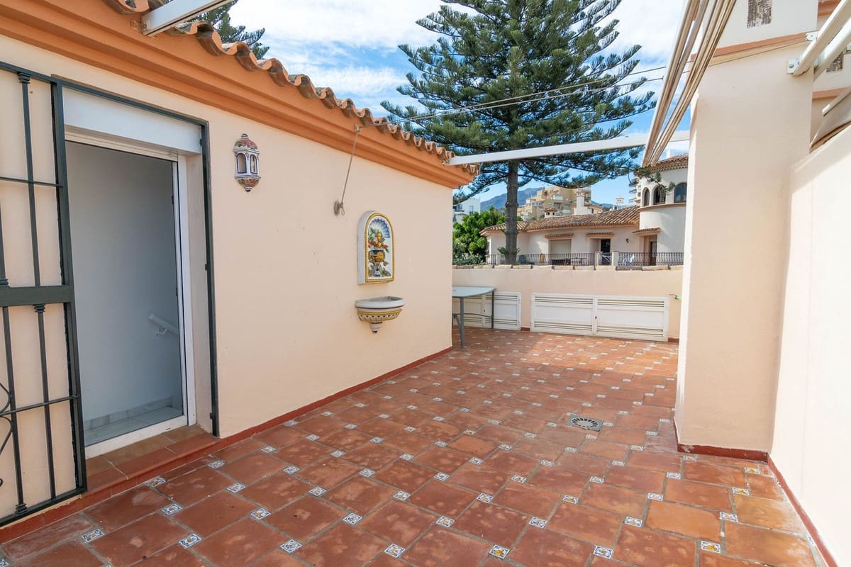 4 sypialnia Dom na sprzedaż w Estepona z basenem - 895 000 € (Ref: 9480422)