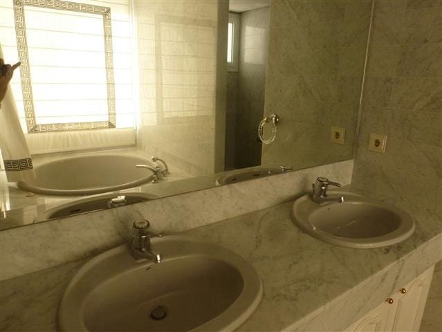 Ático de 4 habitaciones en Guadalmina en venta con piscina - 899.000 € (Ref: 9480424)