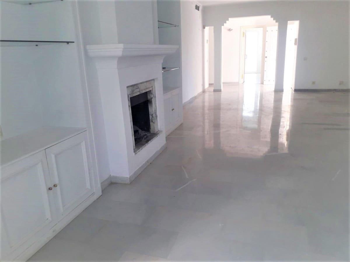 Ático de 4 habitaciones en Guadalmina en venta con piscina - 899.000 € (Ref: 9480424)