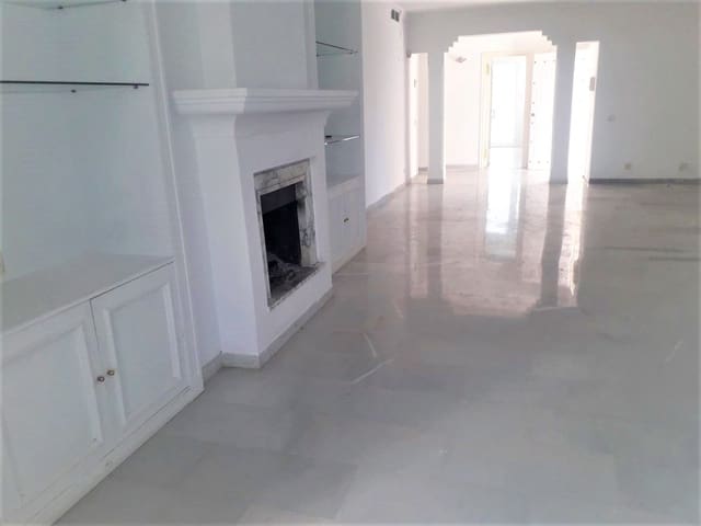 Ático de 4 habitaciones en Guadalmina Baja, Marbella en venta con piscina - 899.000 € (Ref: 9480424)